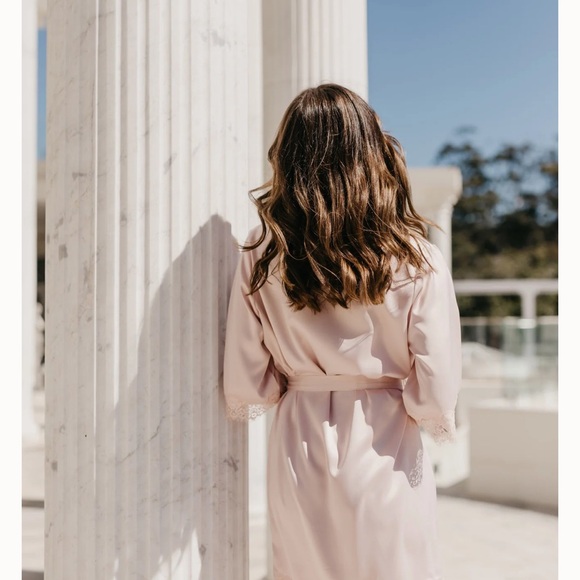 Le Rose Satin Robe - Picture 2 of 6